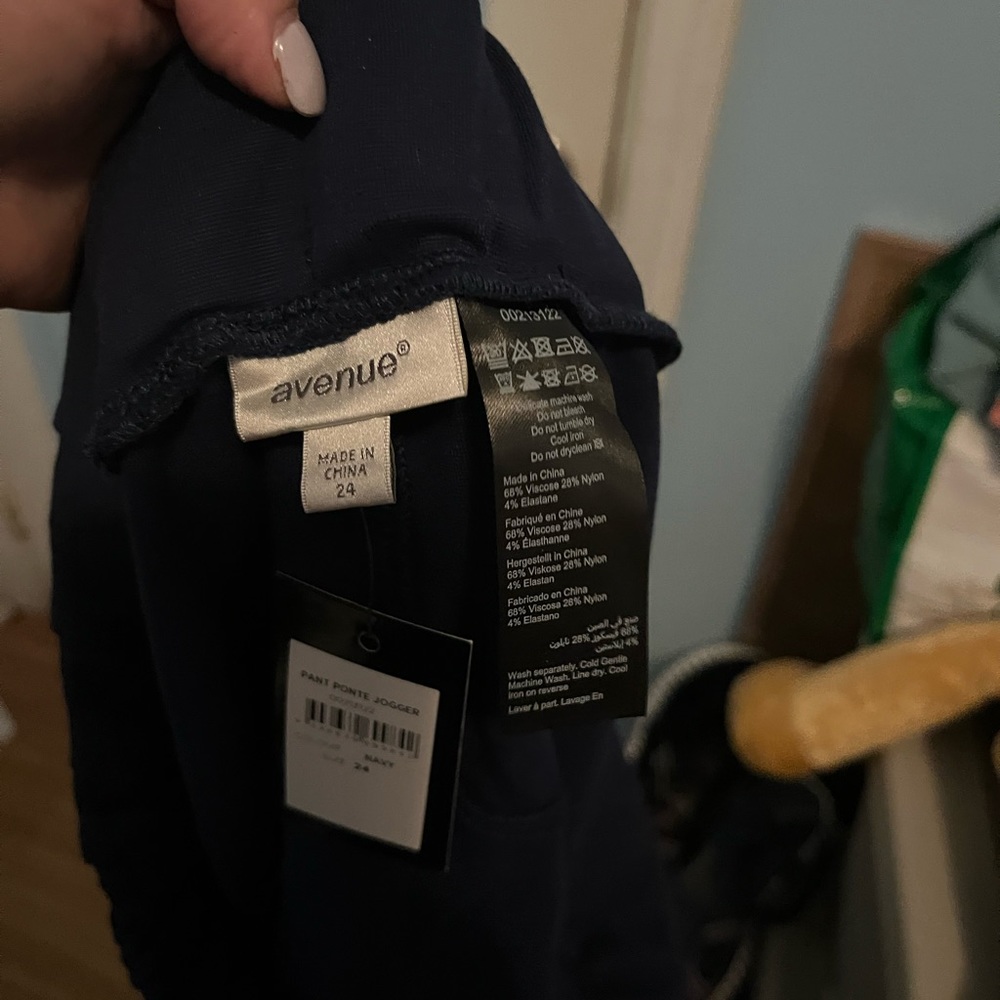 Avenue joggers size 24